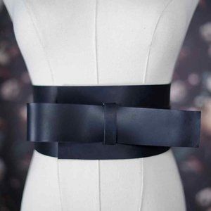 Musette Belt in Matte Black Leather